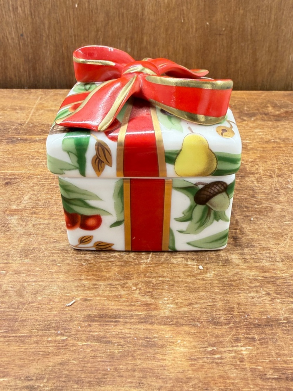 Tiffany & Co. Holiday Porcelain Box with Green Leaves and Brown Acorn